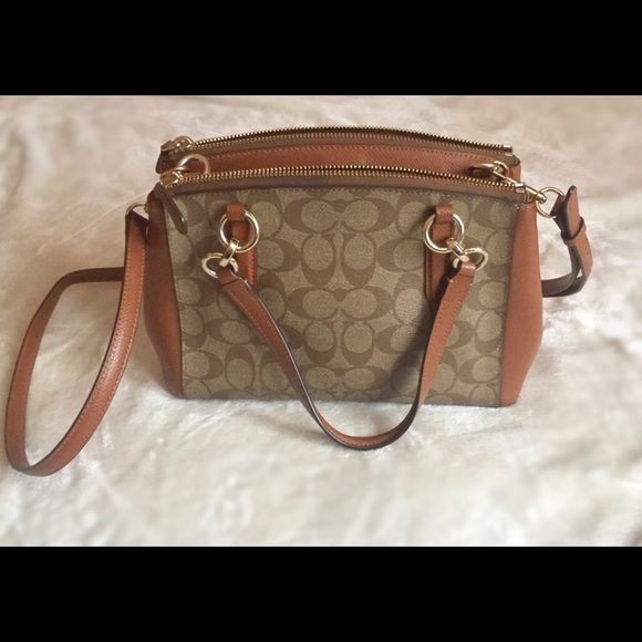 ❌❌SOLD❌❌ Coach Christie Mini Signature Satchel - Picture 4 of 4